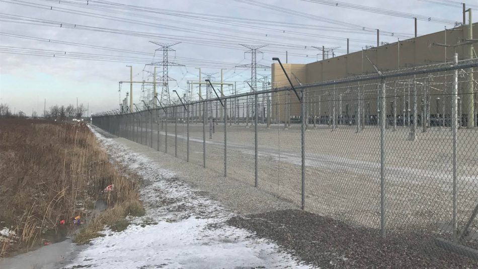 Senstar LM100 hybrid perimeter intrusion detection and intelligent lighting along the fence of an electrical facility